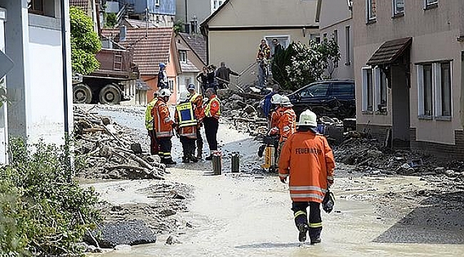 Almanya'da etkili olan kuvvetli fırtınada en az 3 kişi öldü