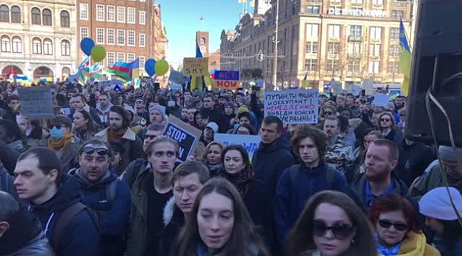 Rusya'nın Ukrayna saldırısı Hollanda'da protesto edildi