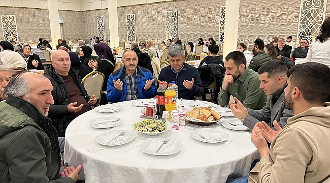 Hollanda'da depremzedelere yardım toplamak için iftar programı düzenlendi