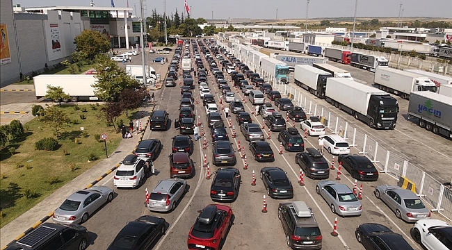 Gurbetçiler yaşadıkları ülkelere bagajları dolu dönüyor