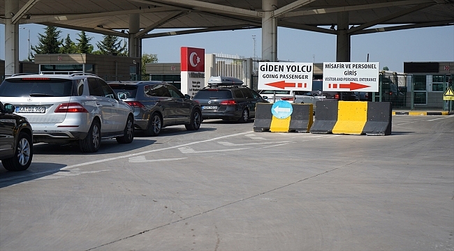 Kapıkule'de gurbetçilerin dönüş yoğunluğu sürüyor