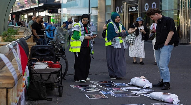 Hollanda'da Inditex grubuna bağlı Zara şubeleri önünde İsrail protesto edildi