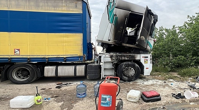 Kocaeli'de tırında çıkan yangına müdahale eden Hollanda'dan sürücü yaralandı