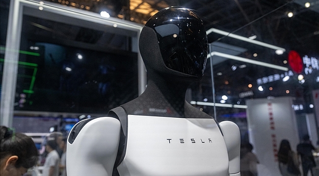 Elon Musk, Tesla'nın gelecek yıl insansı robotları kullanacağını duyurdu