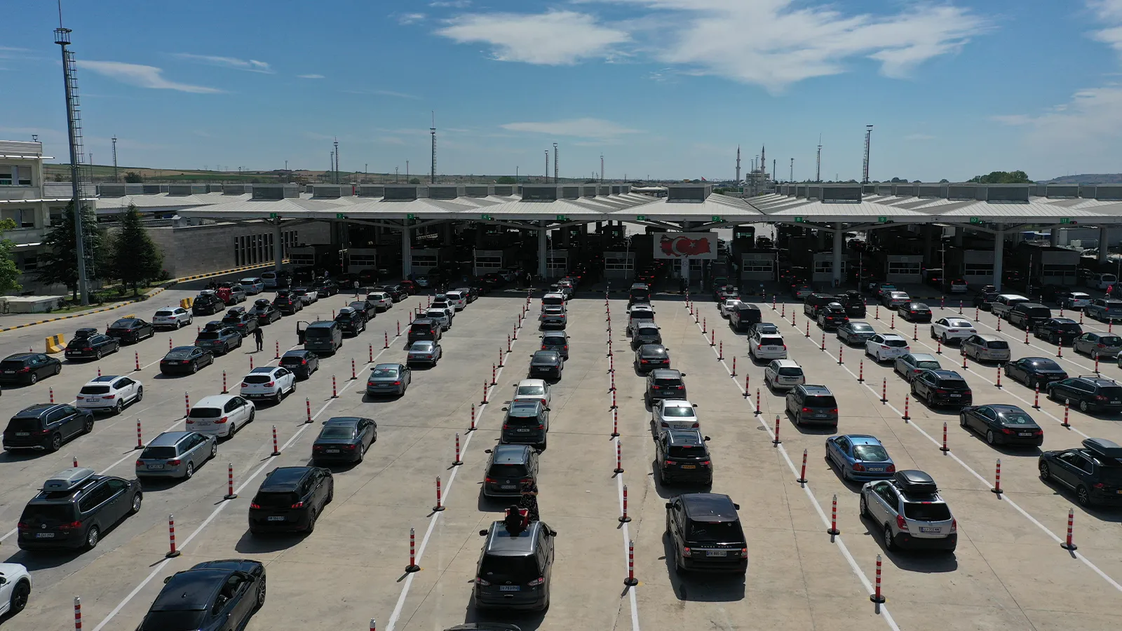 Kapıkule'den yolcu ve araç girişinde dün rekor kırıldı