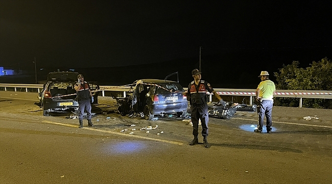 Kayseri'de Hollanda'dan gelen otomobilinde karıştığı kazada 2 kişi öldü, 4 kişi yaralandı