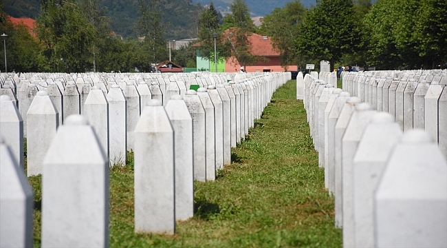 Srebrenitsa'daki Potoçari Anıt Mezarlığı anma ve cenaze törenlerinin ardından sessizliğe büründü