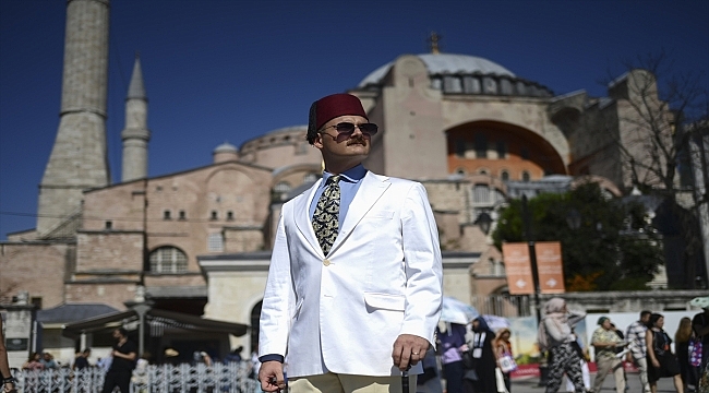 Avrupa'da doğan Türk genci Osmanlı'nın giyim tarzını yaşatmak istiyor