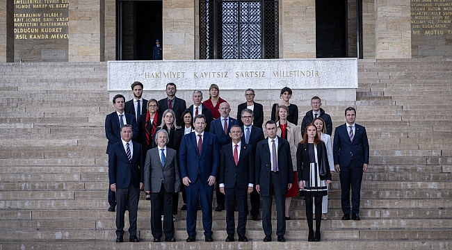 Almanya SPD Eş Genel Başkanı Klingbeil Anıtkabir'i ziyaret etti