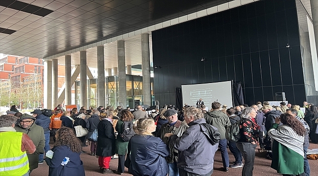 Hollanda'da memurlar, Gazze'deki soykırımı ve Hollanda hükümetini protesto etti