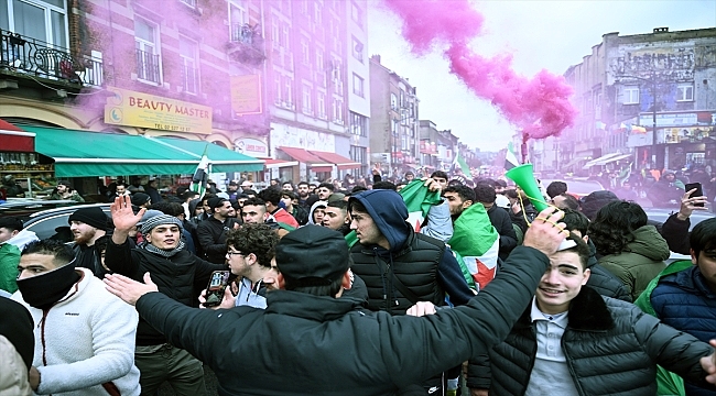 Belçika'da Suriyeliler, Baas rejiminin devrilmesini başkent Brüksel'de kutladı