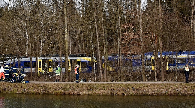 Almanya'da tren kazasında 1 kişi öldü, 11 kişi yaralandı