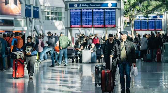 Almanya'nın büyük havalimanlarında yapılacak uyarı grevlerinin ciddi aksamalara yol açması bekleniyor