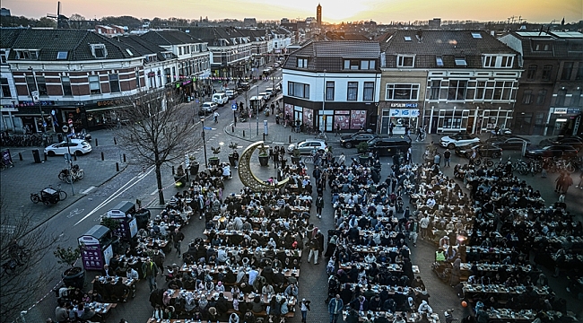 Hollanda'da 1600 kişilik Muhteşem Açık Hava İftarı!