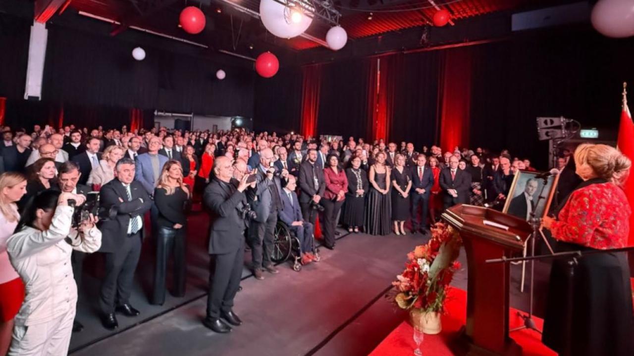 Hollanda'da 29 Ekim Cumhuriyet Bayramı çifte resepsiyonla kutlandı