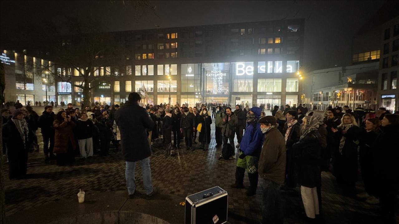 Hollanda’da Müslüman Kadınlara Yönelik Polis Şiddeti Protesto Edildi
