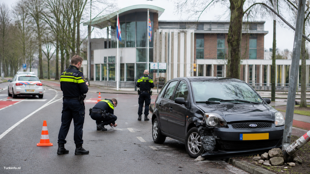 Hollanda’da Siyasi Aday Alkollü Kaza Sonrası Çekildi